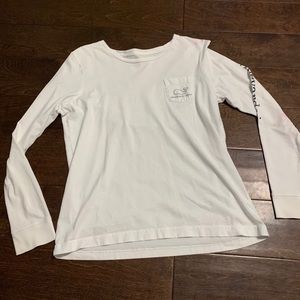 white long sleeve vineyard vines with pocket